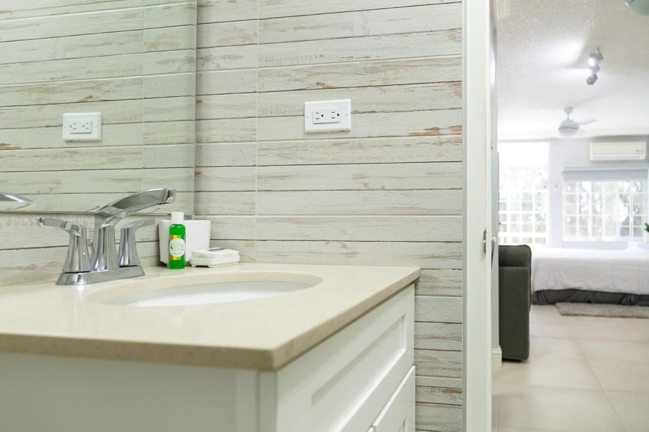 Choose To Be Happy At Seymour # 9 And #16 - Studio Apartments Kingston Buitenkant foto